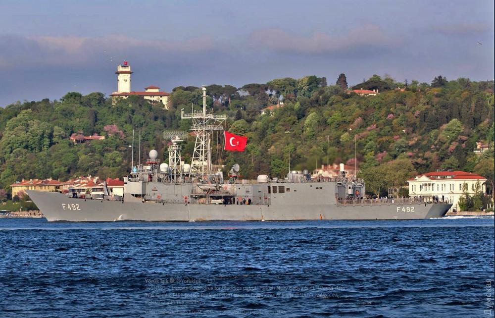 Флагман группы - британский ракетный эсминец HMS Duncan (D37)